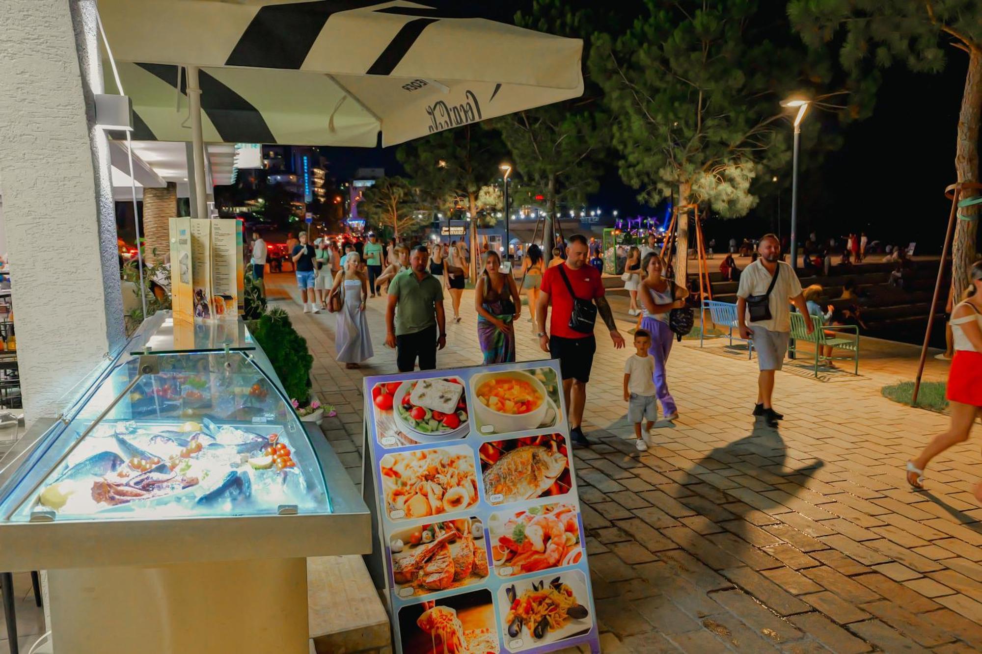Hotel Summer Sarande Bagian luar foto